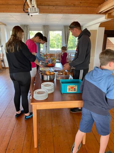  2 20220817 1561939477