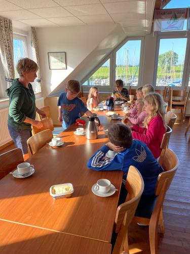  3 20220817 1348201810